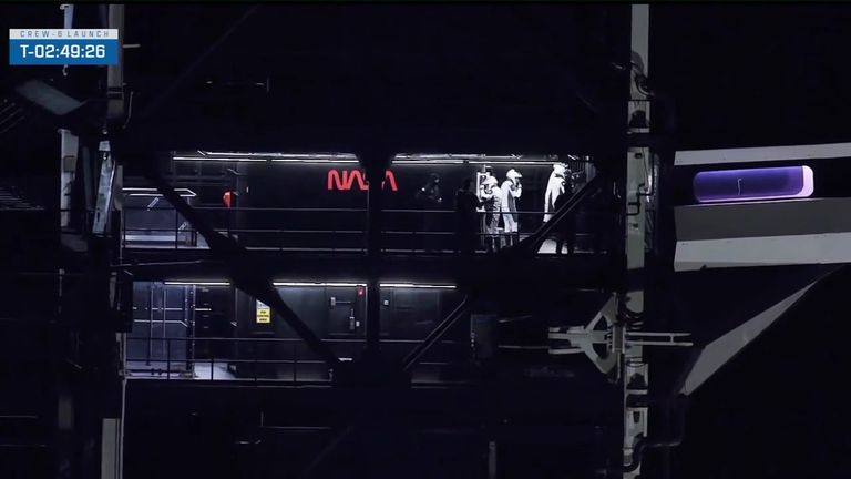 رائد الفضاء الإماراتي سلطان النيادي من موقع إطلاق مهمة