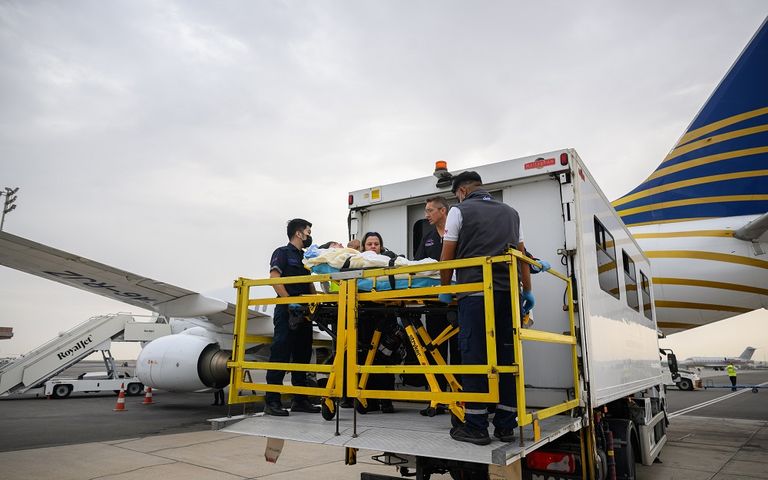 الطفلة السورية شام لدى وصولها الإمارات