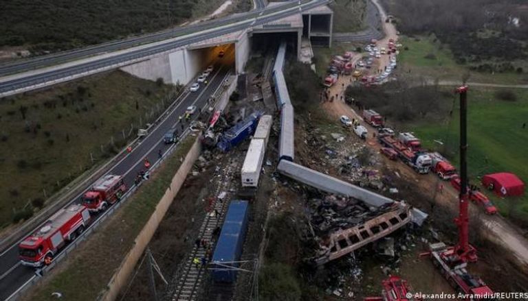 بعض عربات القطار تفحمت عقب التصادم
