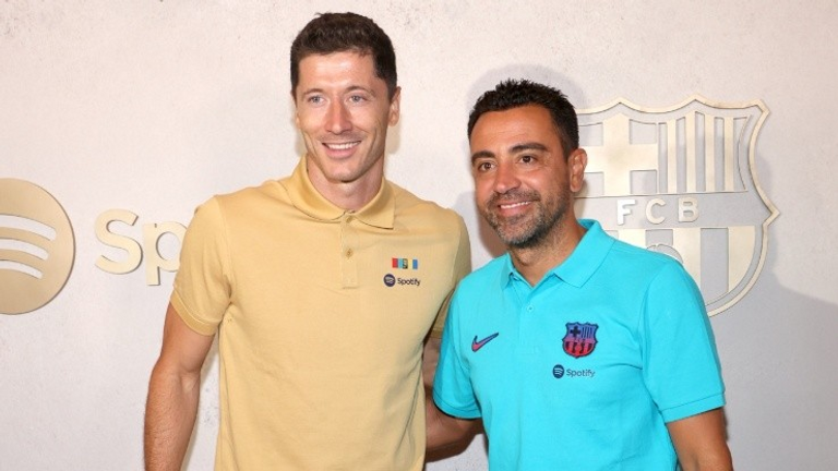 تشافي هيرنانديز وروبرت ليفاندوفسكي