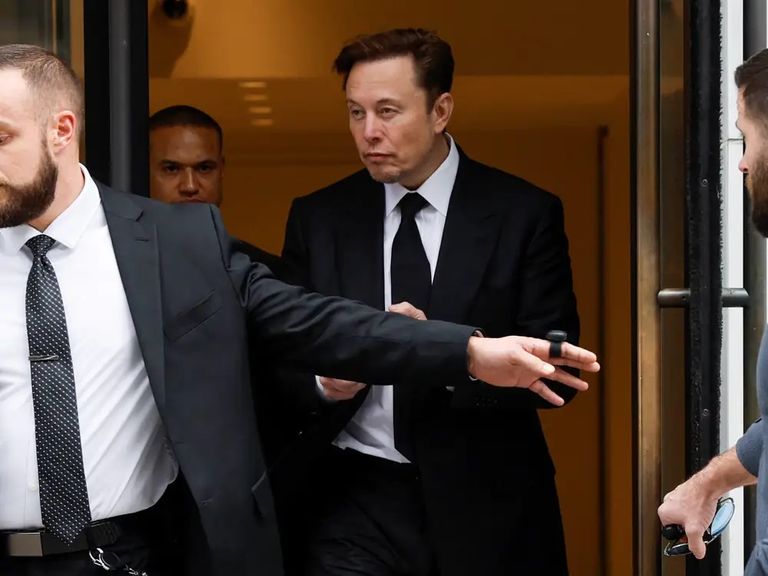 إيلون ماسك "ماري بارا"