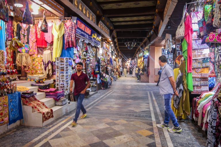 سوق مطرح أحد أماكن السياحة في سلطنة عمان السياحة في سلطنة عمان.. 4 مقاصد رائعة