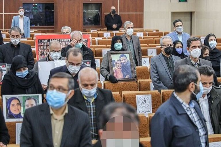 عدد من ذووي الضحايا