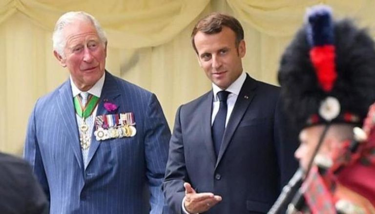 الملك تشارلز مع الرئيس الفرنسي إيمانويل ماكرون