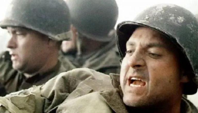 توم سيزمور في مشهد من فيلم "إنقاذ الجندي رايان"
