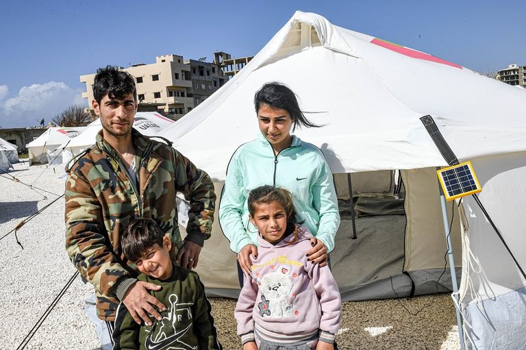 المخيم يتسع لـ300 شخص