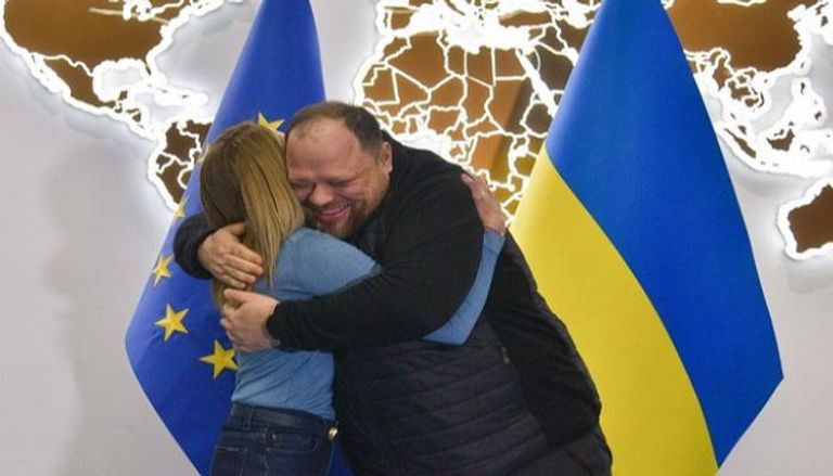 روبرتا ميتسولا لحظة لقائها رئيسة البرلمان الأوكراني