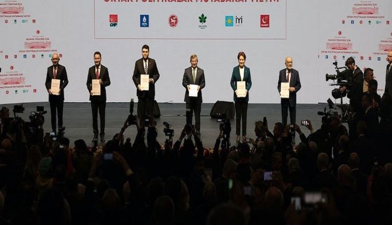 أتراك يصوتون في انتخابات سابقة - أرشيفية