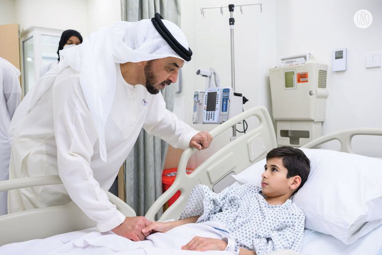 الشيخ حمدان بن زايد آل نهيان يزور طفلة سورية مصابة في الزلزال