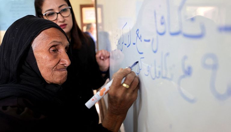 الحاجة زبيدة وأنجلينا جولي