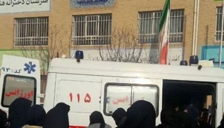 إصابة الطلاب بالتسمم تهدد بإغلاق المدارس في إيران
