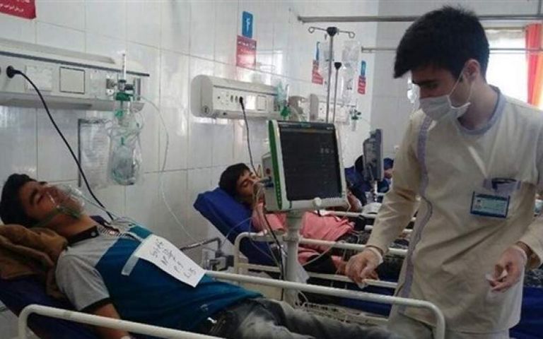 إصابة الطلاب بالتسمم تهدد بإغلاق المدارس في إيران