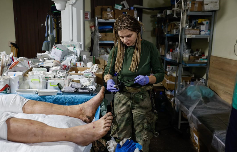 المسعفة بالجيش الأوكراني يانا ريخليتسكا قبل رحيلها