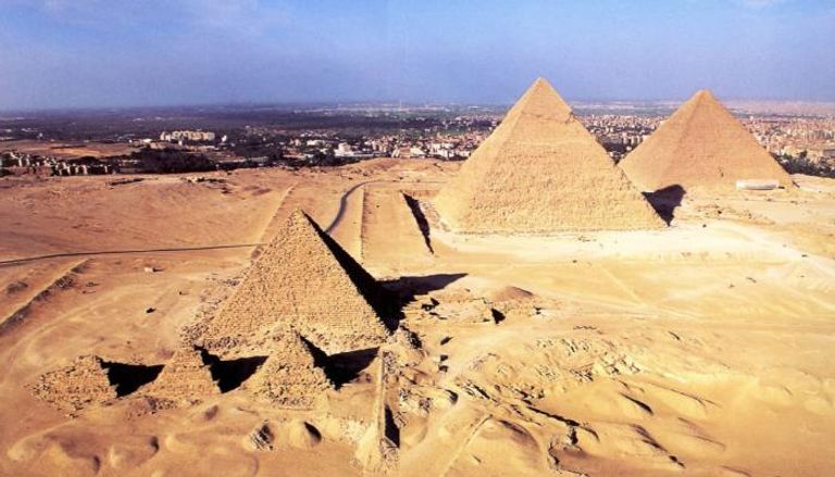 أهرامات الجيزة في مصر 