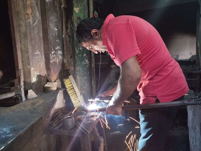 البناء من المهن الشاقة التي قد تبيح الإفطار