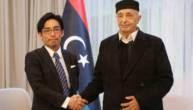 جانب من لقاء صالح والقائم بالأعمال الياباني لدى ليبيا
