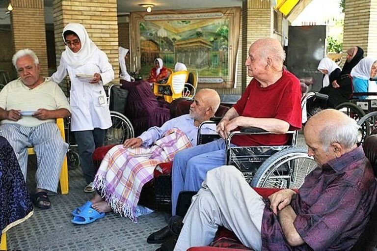 الظروف الاقتصادية الصعبة دفعت قطاعا كبيرا من الشباب للعزوف عن الزواج في إيران