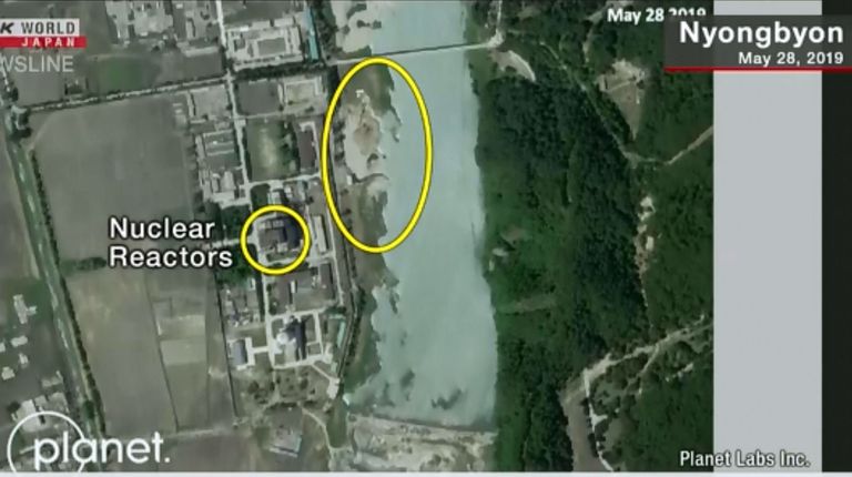 تعتمد الوكالة ضمن مصادرها للمعلومات على التقارير الواردة من داخل كوريا الشمالية مفاعل يونغبيون