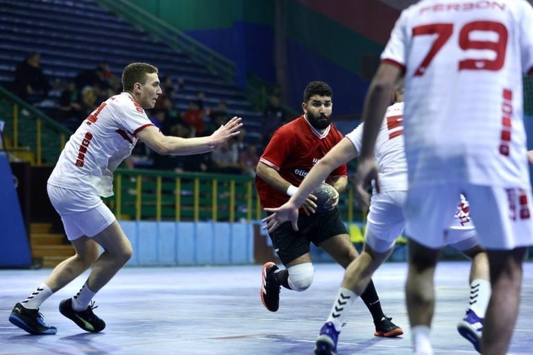 يد الأهلي والزمالك الأهلي والزمالك