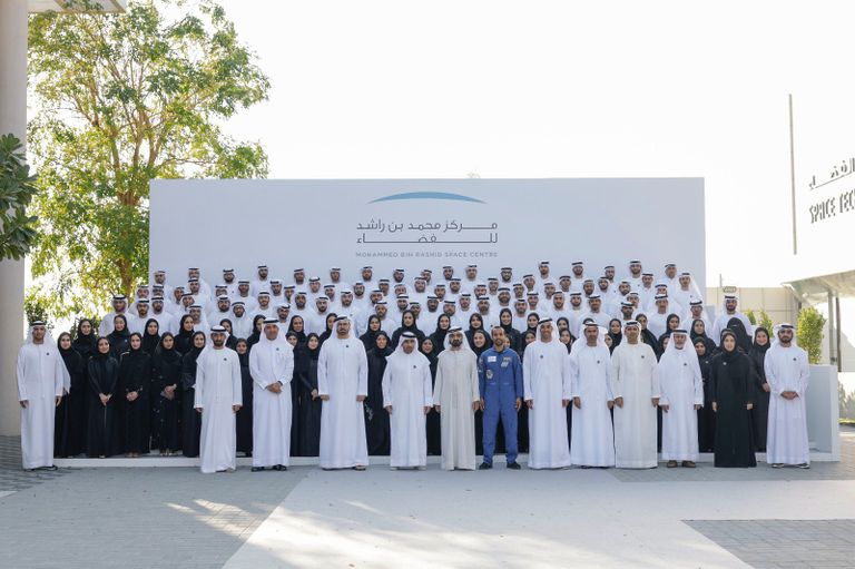 رائد الفضاء الإماراتي سلطان النيادي خلال الاتصال من المحطة الفضائية الدولية