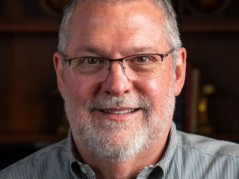 كريس ويليامز تسريح الموظفين