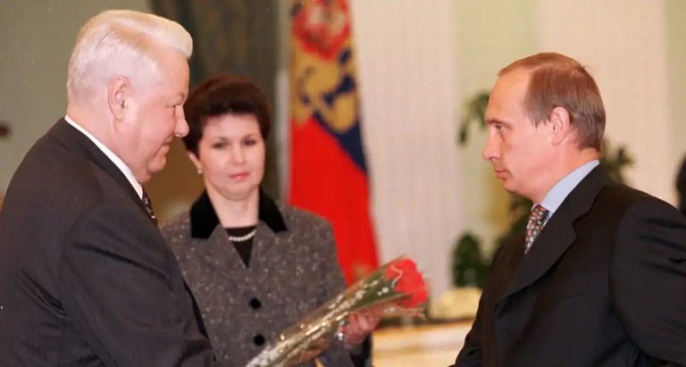 فلاديمير بوتين في مراحل حياته