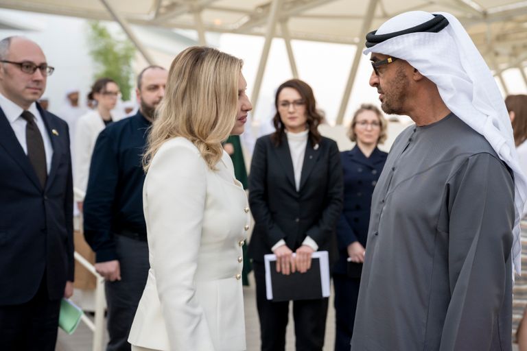 جانب من لقاء الشيخ محمد بن زايد آل نهيان وأولينا زيلينسكا