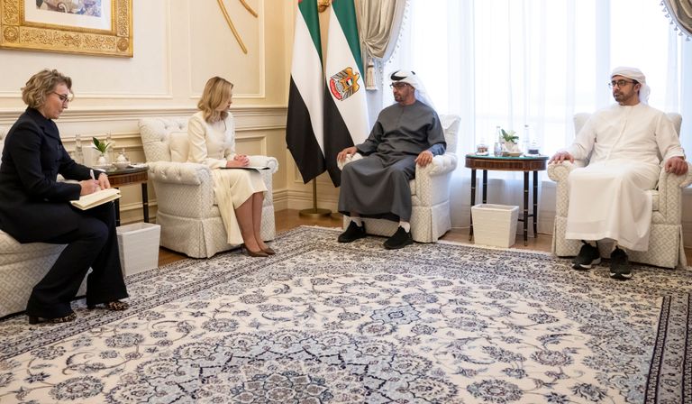 جانب من لقاء الشيخ محمد بن زايد آل نهيان وأولينا زيلينسكا