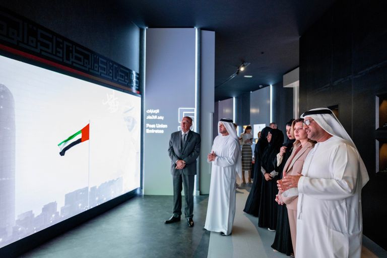 جانب من لقاء الشيخ محمد بن زايد آل نهيان وأولينا زيلينسكا