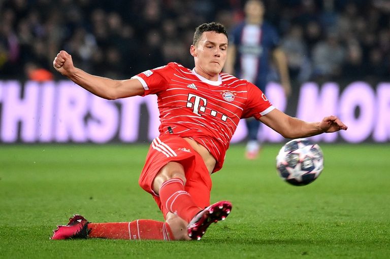 بنجامين بافارد لاعب بايرن ميونخ الألماني فريق برشلونة الإسباني