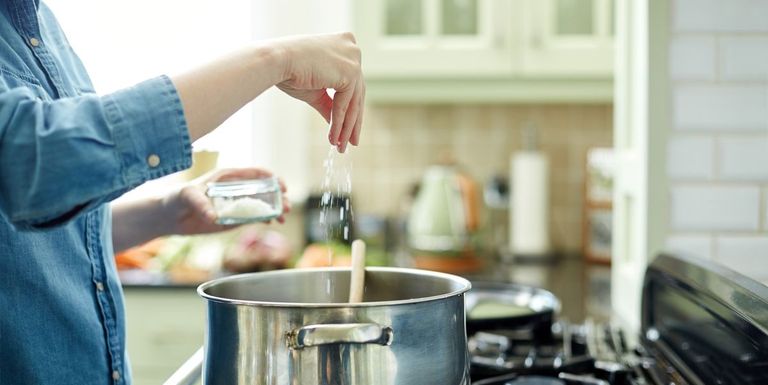 الدكتورة ليندا جاد الحق استشاري التغذية العلاجية