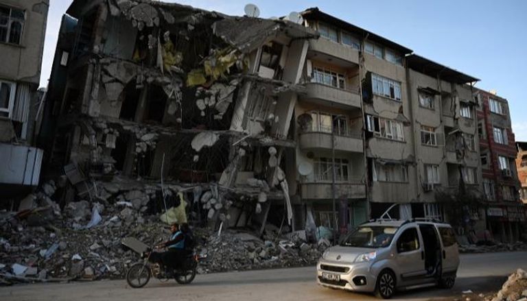 آثار الزلزال المدمر الذي ضرب تركيا في السادس من فبراير 2023