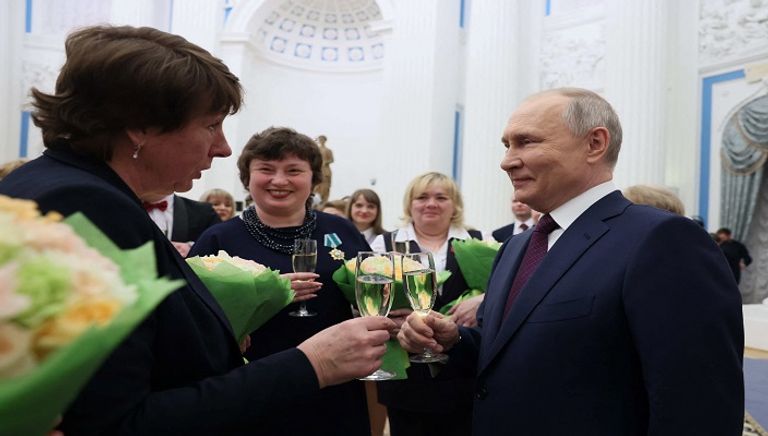 الرئيس الروسي فلاديمير بوتين يحتفي بالمشاركات في حرب أوكرانيا