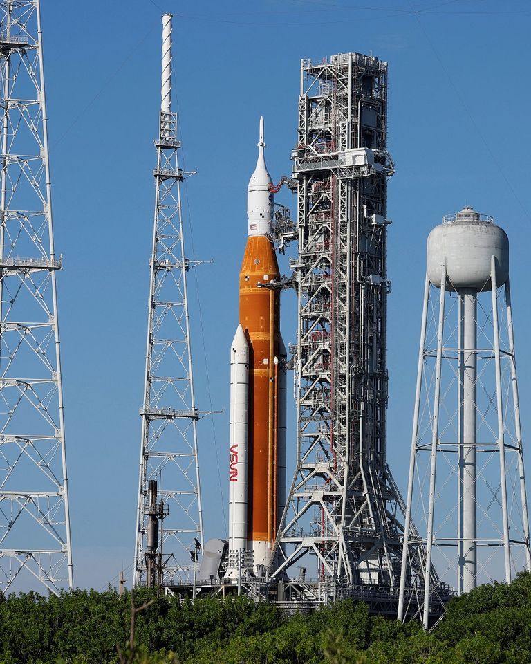 الصاروخ المقرر إرساله إلى القمر