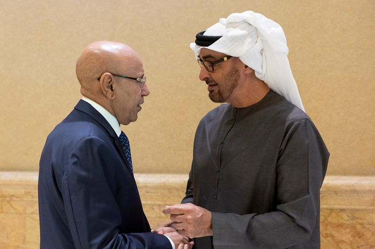 الشيخ محمد بن زايد آل نهيان مع الرئيس الموريتاني علم دولة الإمارات العربية المتحدة