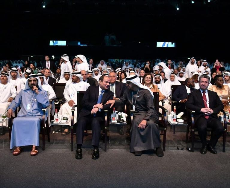 الشيخ محمد بن زايد آل نهيان مع الرئيس المصري  علم دولة الإمارات العربية المتحدة