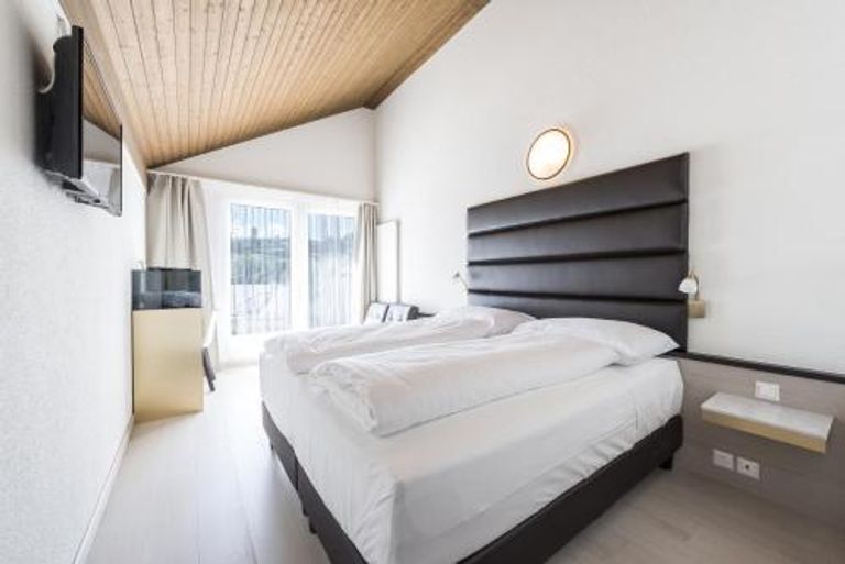 فندق "Boutique Hotel Riviera" أحد أفضل الفنادق في سبيز السياحة في سبيز…5 مفاجآت بقلب الريف السويسري