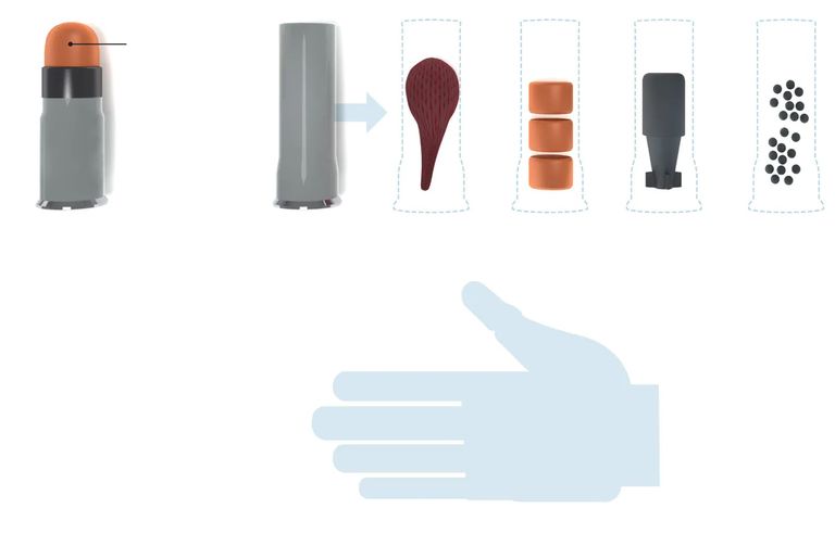 شرطية تستعد لإطلاق إحدى قنابل فض المتظاهرين - أرشيفية