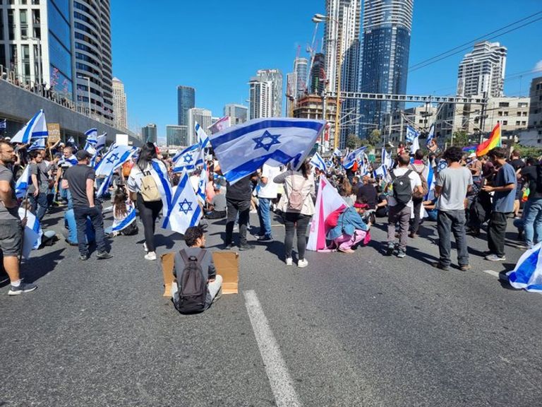 نتنياهو أثناء تنقله بمروحية - أرشيفية