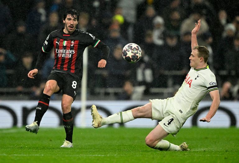 ستيفانو بيولي مدرب ميلان الإيطالي