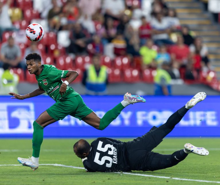 يحيى الغساني لاعب شباب الأهلي ضد الجزيرة