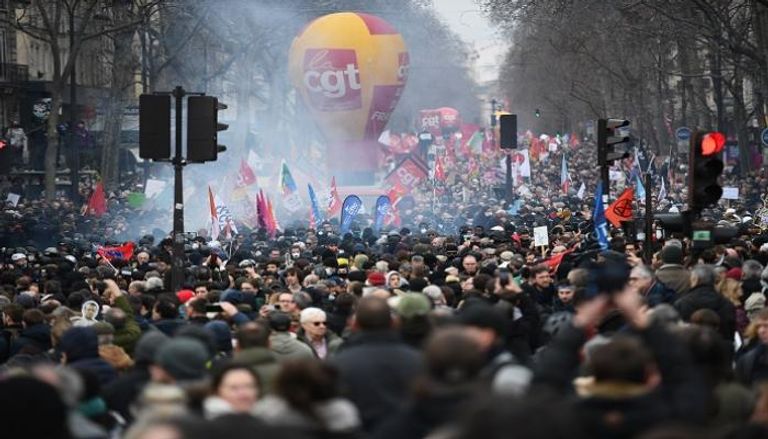 جانب من الاحتجاجات في فرنسا ضد قانون التقاعد - أ ف ب