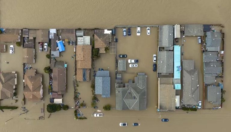 الفيضانات غمرت مساحات واسعة من كاليفورنيا