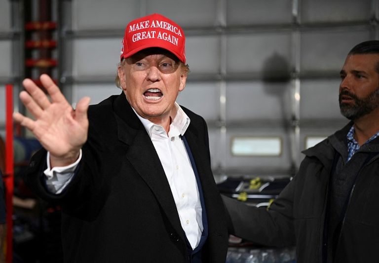 الرئيس الأمريكي السابق دونالد ترامب مايك بنس نائب الرئيس الأمريكي السابق