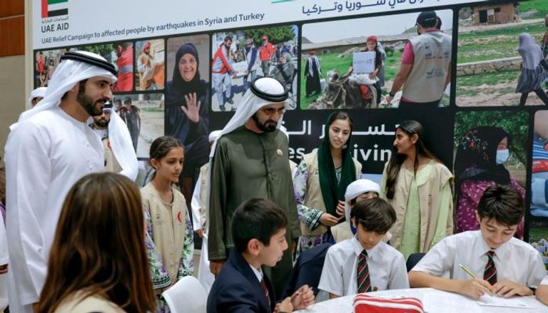 زيارة الشيخ محمد بن راشد لحملة جسور الخير