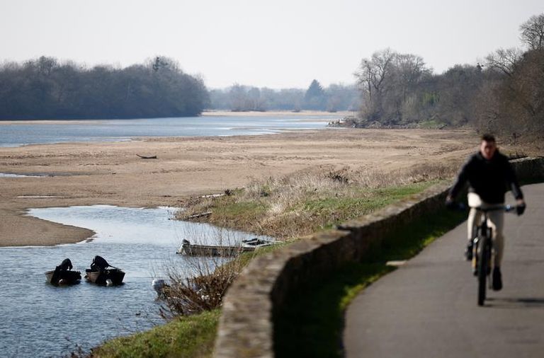 فرنسا تعاني نقصا مزمنا في معدلات الأمطار