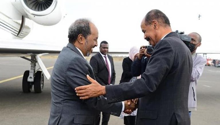 الرئيس الإريتري في استقبال نظيره الصومالي