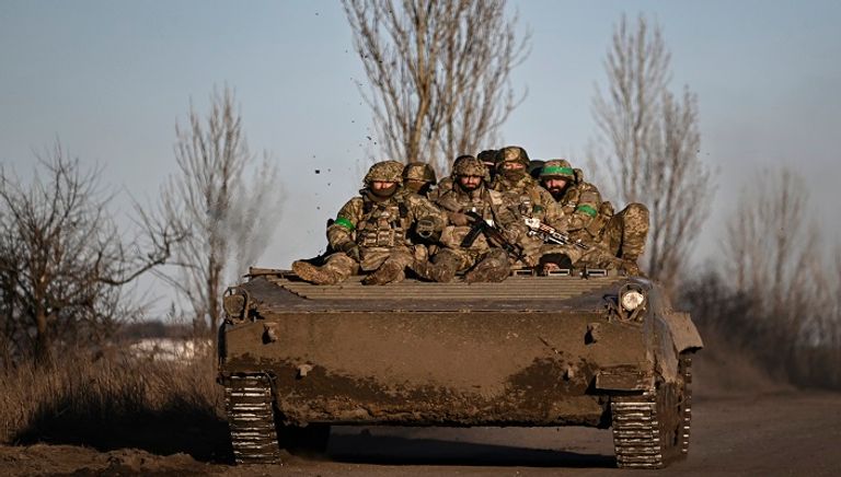 الرئيس الأمريكي جو بايدن وإلى جانبه نظيره الأوكراني فولوديمير زيلينسكي