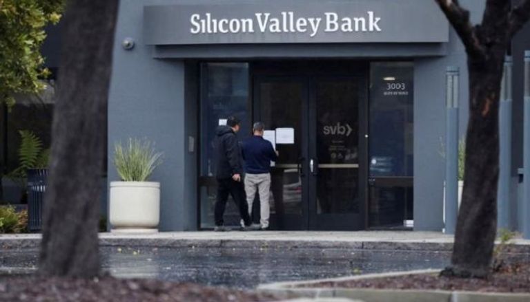 مقر بنك سيليكون فالي في سانتا كلارا بولاية كاليفورنيا - رويترز