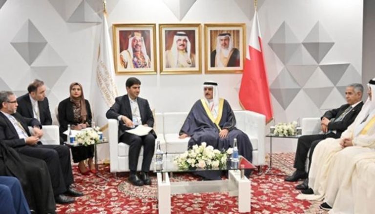 جانب من لقاء رئيس مجلس النواب البحريني ورئيس وفد البرلمان الإيراني
